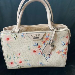 NWOT-Large, GUESS, Floral Bag
